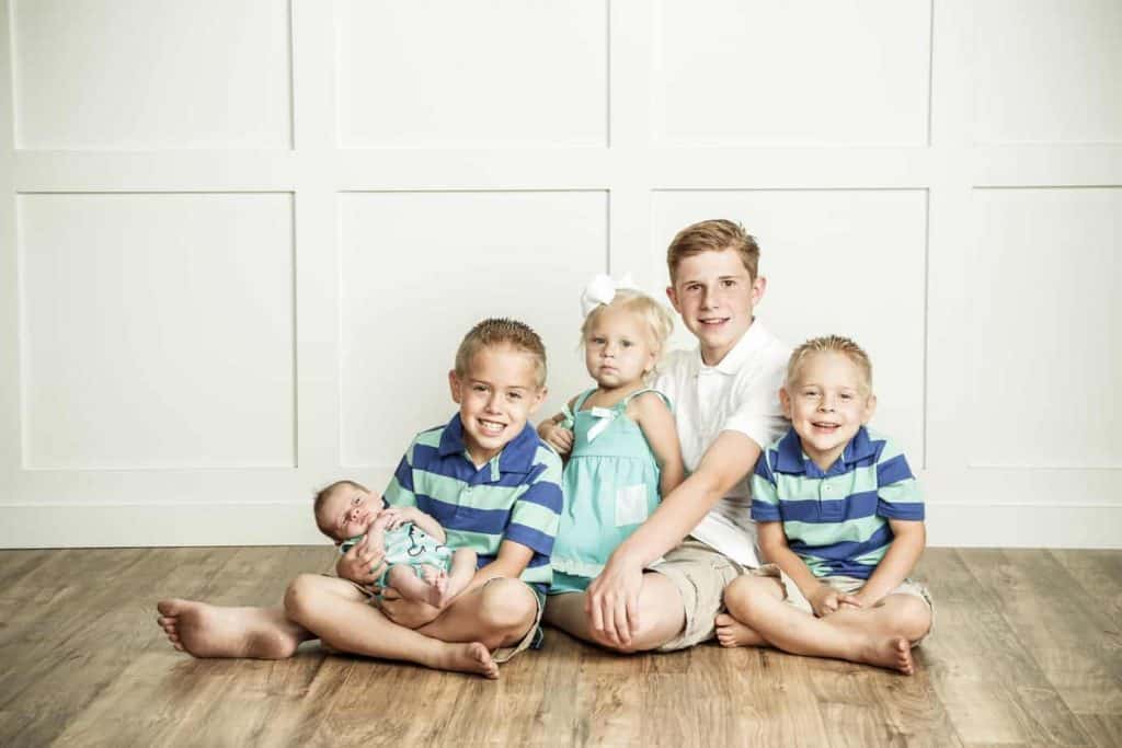 Kids' Photography Session at Backdropz Photography Studio | www.housewivesofriverton.com