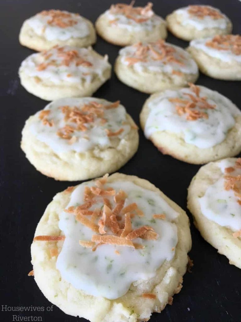These Coconut Lime Cookies are always a good idea when you have some extra limes hanging around! | www.housewivesofriverton.com