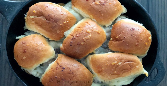 Get ready for game day with our Philly Cheesesteak Sliders that are bound to be a crowd pleaser! | www.housewivesofriverton.com