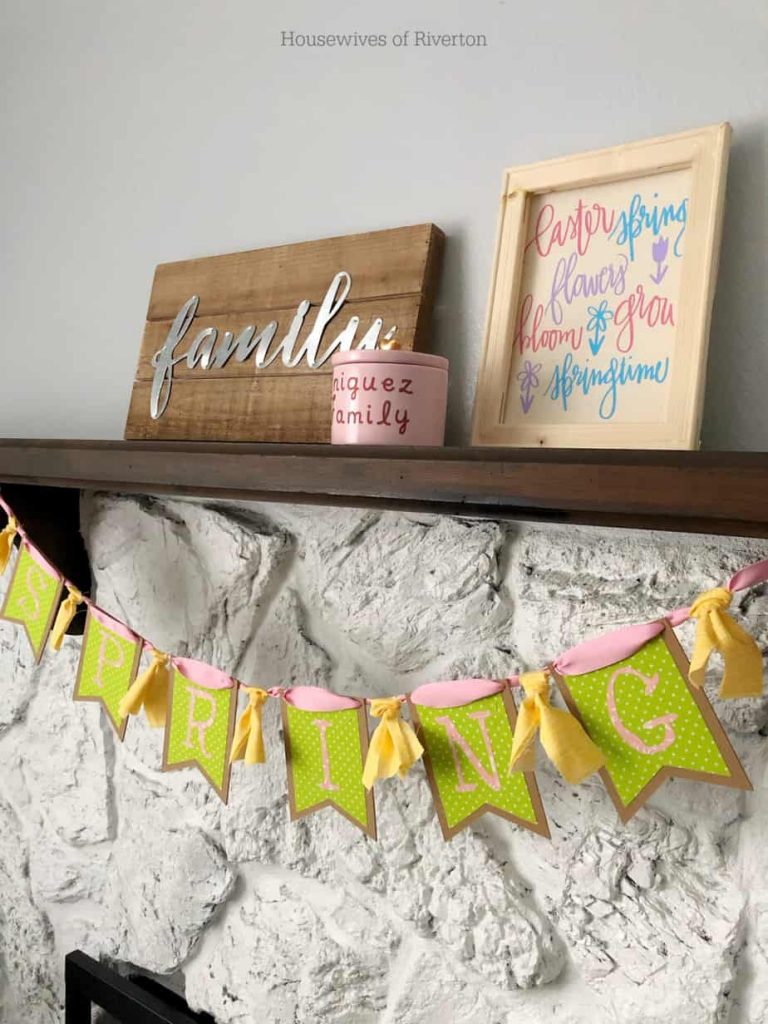 Spring Banner and Reverse Iron-on Cricut EasyPress2 | www.housewivesofriverton.com
