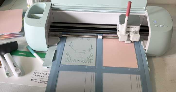 Cricut machine cutting out cards using card mat