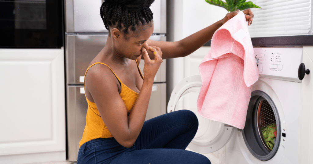 How to clean towels that smell like mildew featured image.